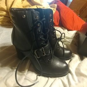 Simply Vera Wang Boots